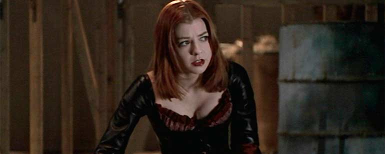 Голая Элисон Ханниган в Buffy the Vampire Slayer < ANCENSORED