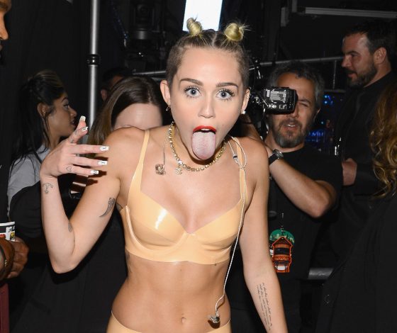 Кто из звезд делает ЭТО лучше? Решать тебе!