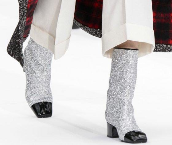 Блестящие, сверкающие и в стразах: где купить главную обувь предстоящей осени?