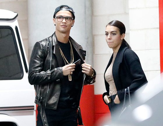 Сладкая парочка: Криштиану Роналду и беременная Джорджина Родригес на пляже