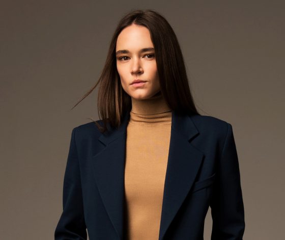 Брюки с лампасами, двуцветные пальто и идеальные платья «под кроссовки» в осенней коллекции ERMA