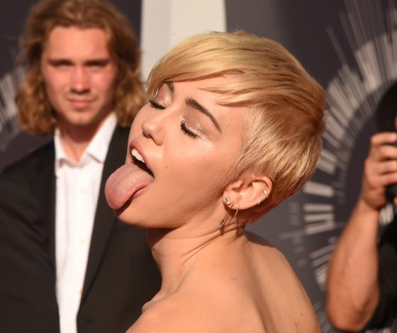 Опять 25! Теперь в Сеть слили голые фото Майли Сайрус и Кристен Стюарт