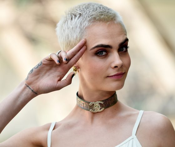 Как быстро собраться на вечеринку? Кара Делевинь подскажет