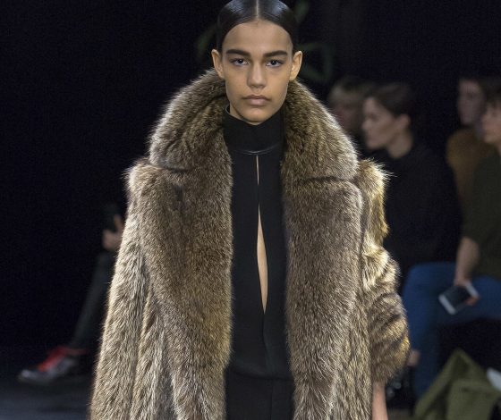 Самое время задуматься о зиме: лучшие шубы с подиумов здесь!
