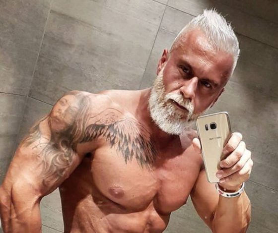 Мы нашли копию «танцующего миллионера». Правда, ему 35, он фитнес-инструктор и живет в Польше