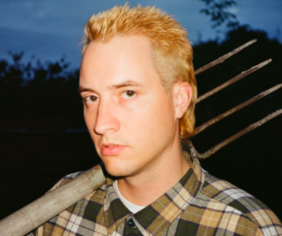 В 2013-м он работал мусорщиком, а сейчас снимает видео для Канье Уэста