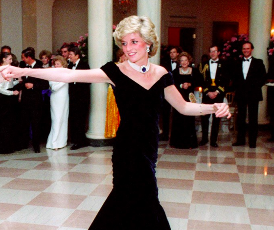 10 самых дорогих платьев, в которых звезды выходили на красную дорожку