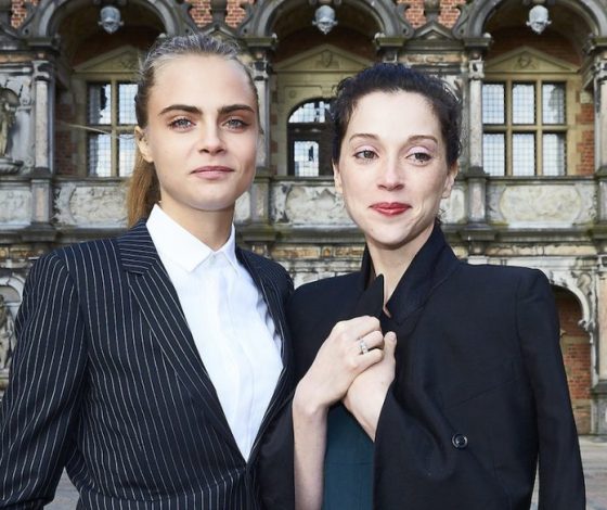 Высокие отношения! Кара Делевинь помогает своей бывшей девушке с альбомом