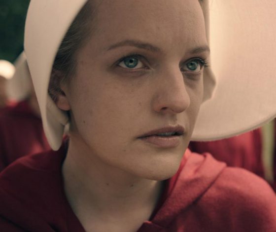 Сериал «Рассказ служанки» бьет все рекорды! По нему даже сняли клип. Но почему его посвятили Трампу?