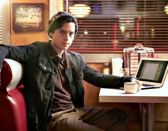 После Лили Рейнхарт: у звезды «Ривердейла» Коула Спроуса новый роман