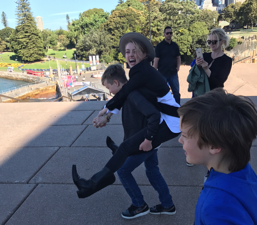 Эмбер Херд с детьми Илона Маска