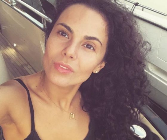 Да кому нужен визажист? Настя Каменских показала, как быстро накраситься самой