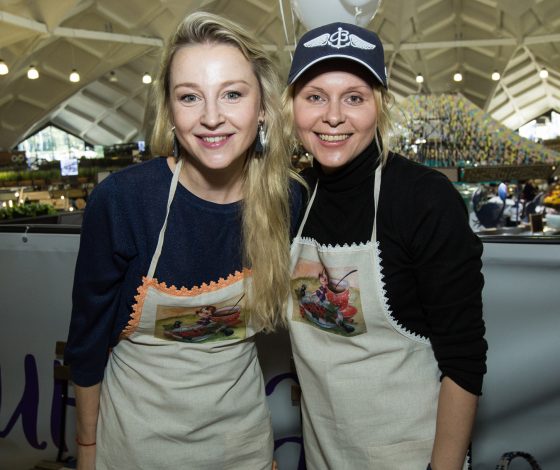 Ольга Медынич, Яна Троянова и Александр Гудков на благотворительном фудмаркете