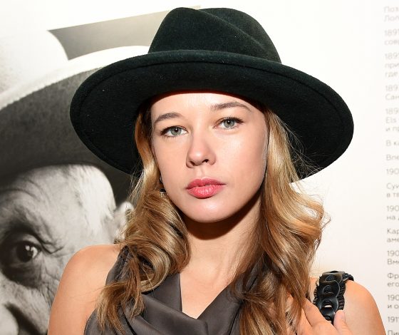 Катерина Шпица, Юлия Барановская и Анна Чурина на выставке Пабло Пикассо