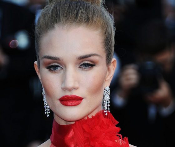 Роузи Хантингтон-Уайтли с челкой и без. Голосуй, как тебе больше нравится!