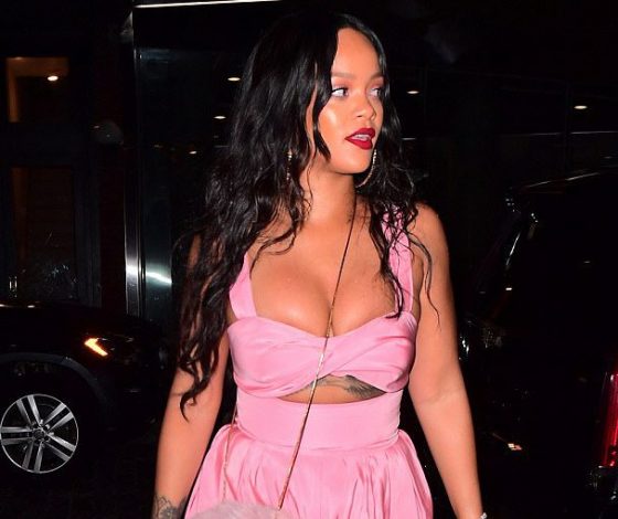 Меховая сумка, бриллианты и много розового! Новый выход Рианны