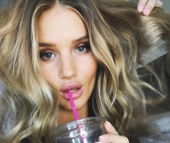 Роузи Хантингтон-Уайтли показала обручальное кольцо… даже два!