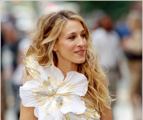 В честь 20-летия «Секса в большом городе»: как повторить культовые образы Кэрри Брэдшоу?