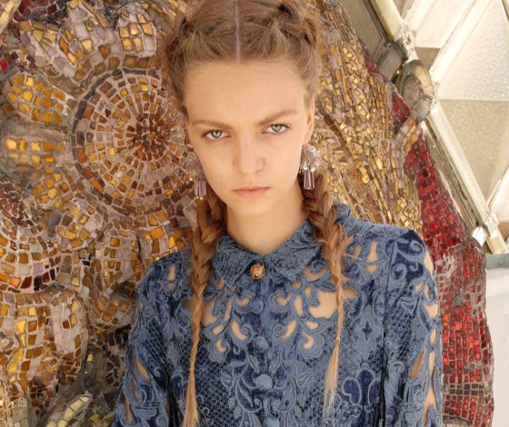 Платья и идеальные пальто с мехом в летней коллекции Alena Akhmadullina