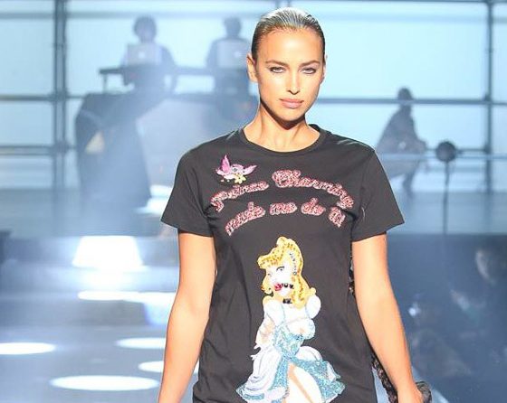 Ирина Шейк с хлыстом и в портупее: выход модели на показе Philipp Plein