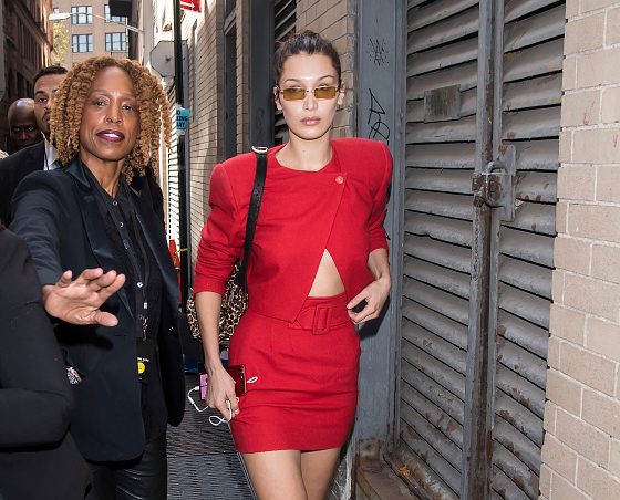 Учимся у Беллы Хадид: 10 красный вещей, которые должны оказаться в твоем гардеробе