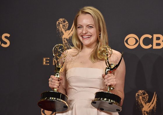 Как звезда сериала «Рассказ служанки» готовилась к премии «Эмми-2017»?