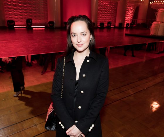 Дакота Джонсон, Дерек Бласберг, Гоша Рубчинский и Роман Абрамович на открытии выставки Такаси Мураками