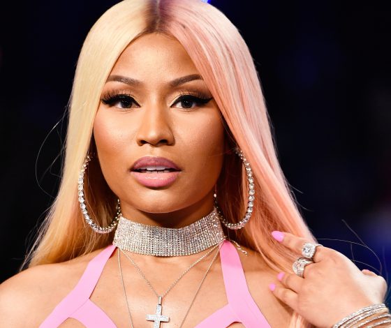 Затмит Карди Би? Голая Ники Минаж на обложке нового альбома