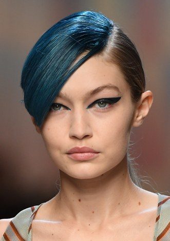 Новый тренд: накладные челки. Смотри, Джиджи Хадид и Кендалл Дженнер показывают, как такие носить