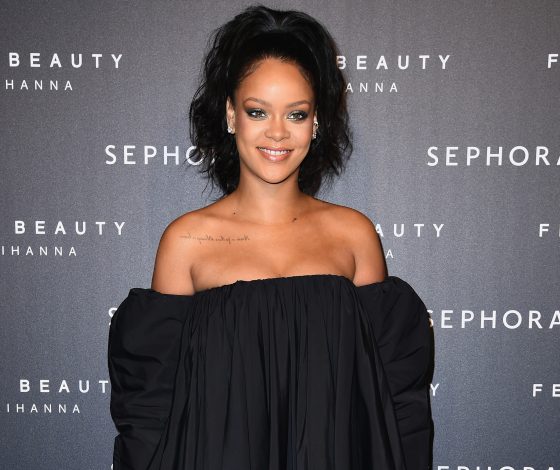 Это просто катастрофа: самые ужасные образы Рианны за последнее время