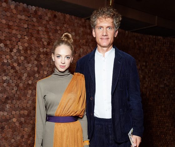 Всей семьёй: Илья Бачурин пришёл на премьеру с дочерьми и Надеждой Сысоевой