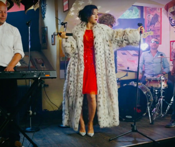 10 шуб, которые ничуть не хуже, чем у солистки «Ленинграда» в новом клипе «Ч.П.Х.»