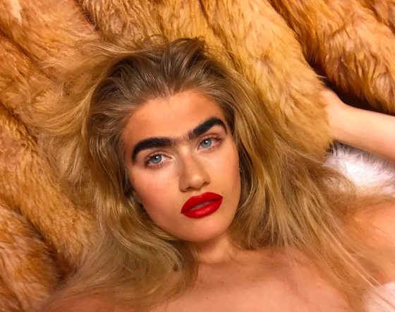 Еще одна Фрида Кало: у этой девушки густая черная монобровь!