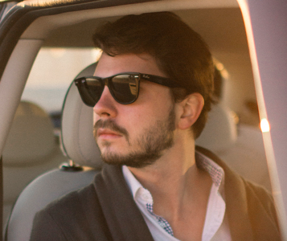 Снимите это немедленно! Василий Аккерман комментирует выходы звезд