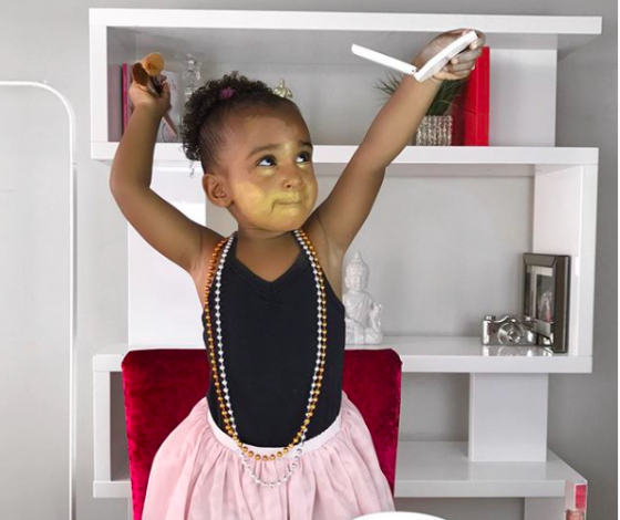 Этой девочке всего 2 года, а у нее уже больше 100 тысяч подписчиков, и главный фанат — Рианна!