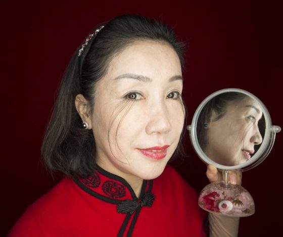 У этой женщины ресницы длиной 12,5 см! Зрелище не для слабонервных!