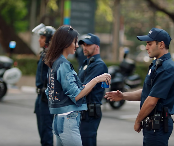 Лучше поздно, чем никогда: Кендалл Дженнер готова извиниться за рекламу Pepsi!