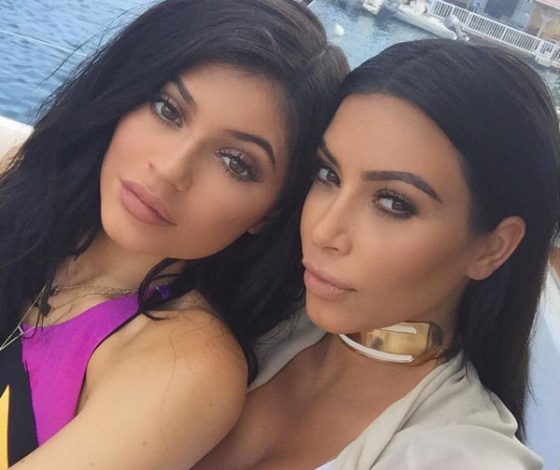 «Не лезь не в свое дело!» За что Кайли Дженнер  разозлилась на Ким, и при чем тут Трэвис?