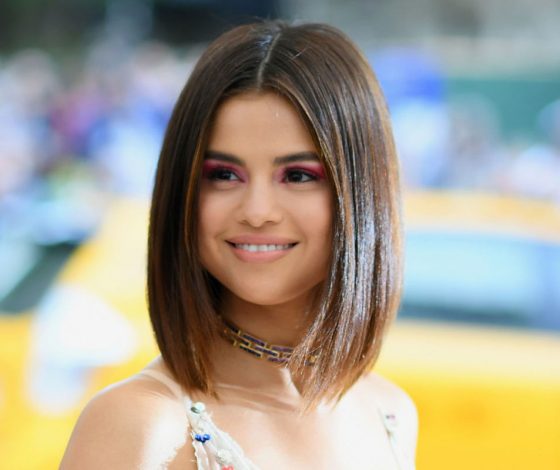 Горячо! Селена Гомес в очень коротких шортах