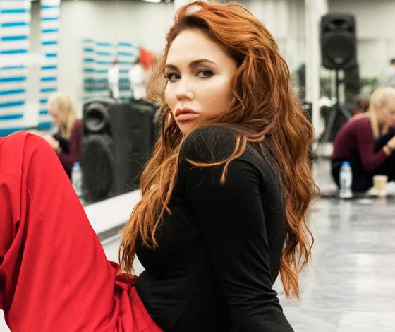 Вот это да! Ляйсан Утяшева в образе женщины-кошки в шоу Алексея Немова