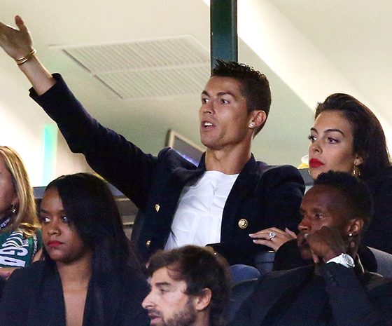 Девушка Криштиану Роналду Джорджина Родригез показала обручальное кольцо