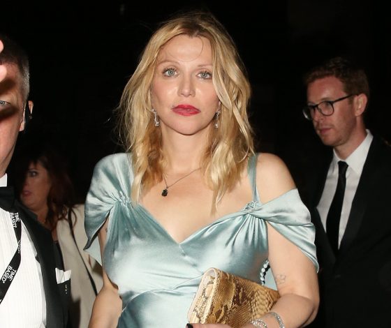 Полный провал: неудачный выход Кортни Лав на премии GQ «Человек года»