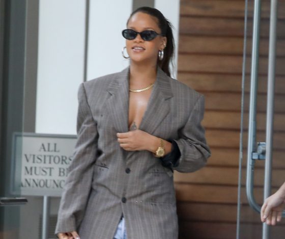 Серый пиджак - незаменимая вещь в гардеробе. Как его носить?