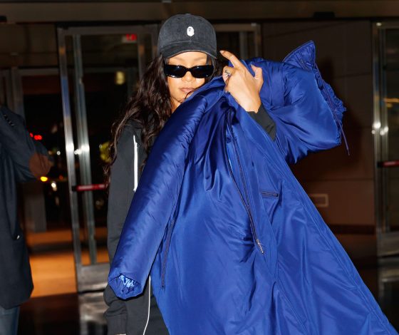 Вот как надо одеваться в аэропорт! Совет от Рианны