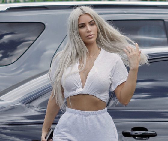 Новый выход Ким: на этот раз в белом