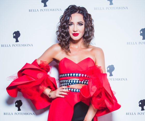 Ольга Бузова, Айза Анохина, Анна Хилькевич и Аделина Сотникова на показе Bella Potemkina