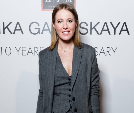 Ксения Собчак, Яна Рудковская, Ульяна Сергеенко и Гоша Рубчинский на открытии выставки Vika Gazinskaya