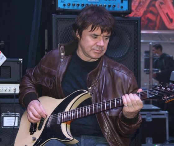 Андрей Малахов разобрался в «Прямом эфире», что же случилось с автором хита «Плачет девочка в автомате»