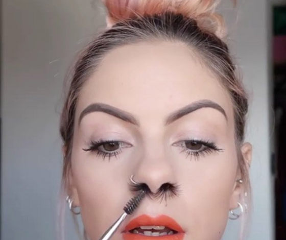 Трешачок от Марины: макияж с волосами из носа и красными прыщами