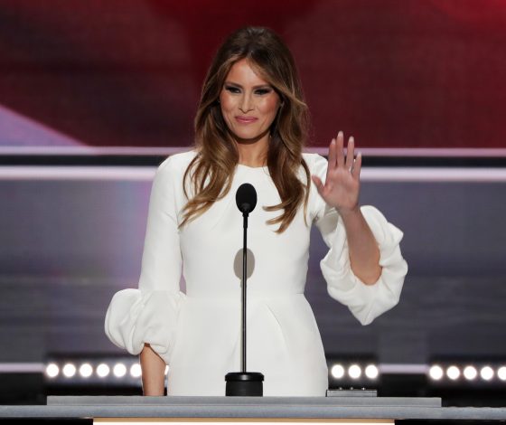 Платье Мелании Трамп стало музейным экспонатом!